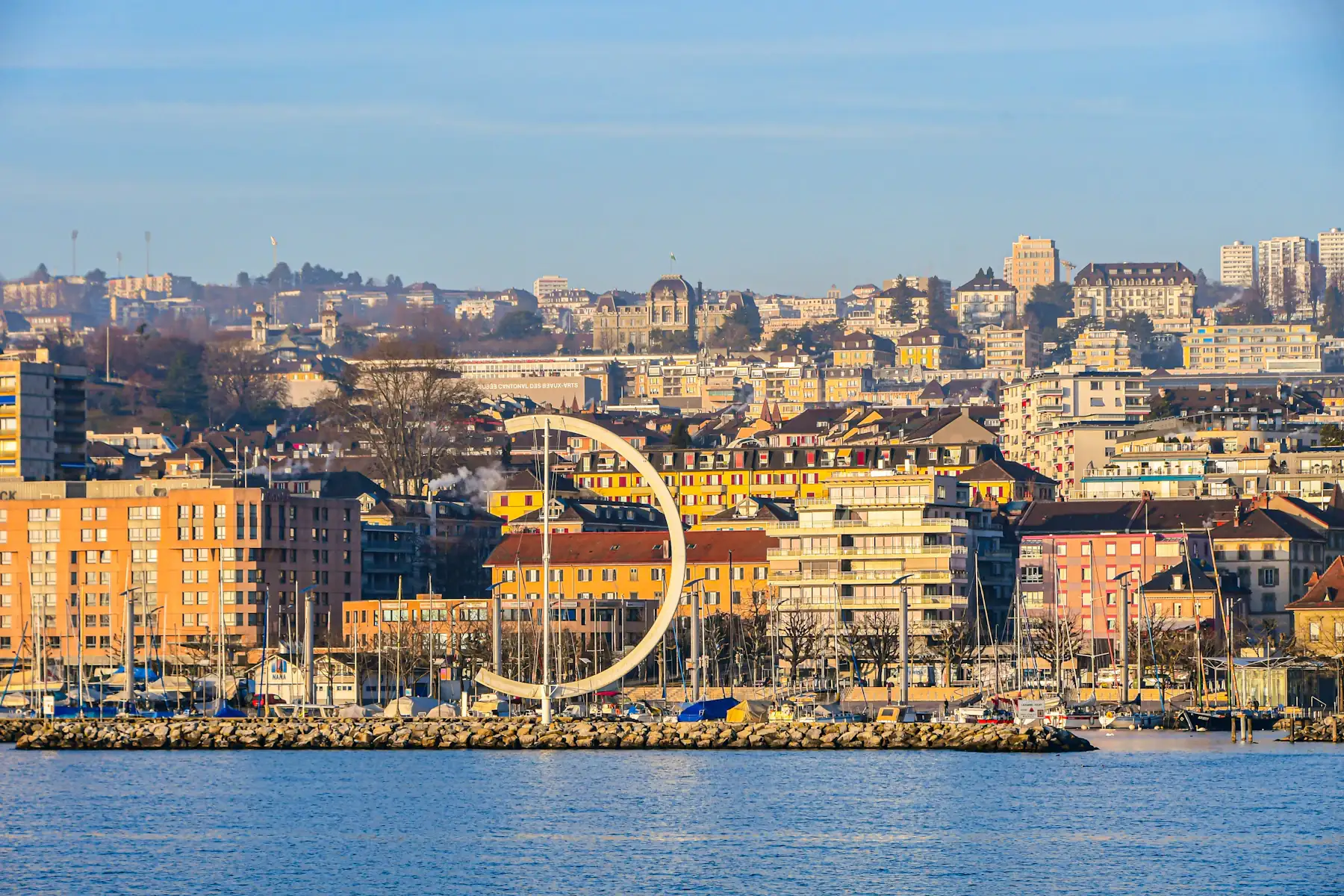 Lausanne vue depuis le lac Léman